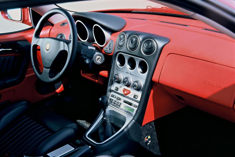 Интерьер Alfa Romeo GTV (916C) 1998 года  (WW) (фото 3 из 11)
